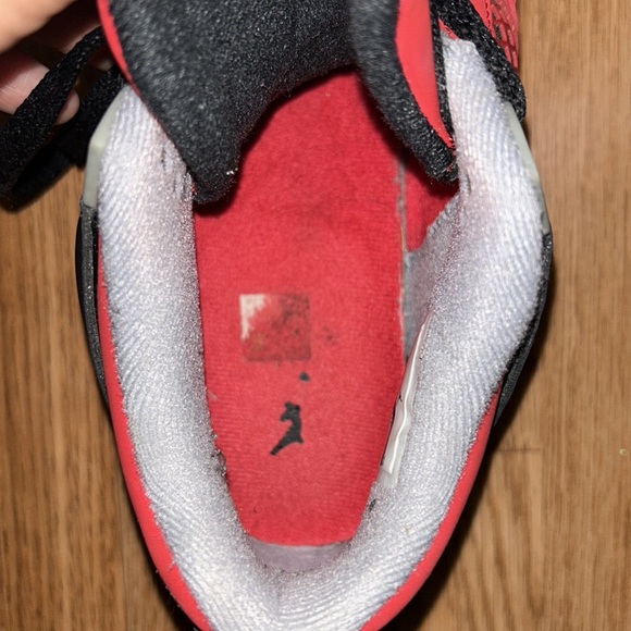 Jordan 4 Retro Toro Bravo Sneaker - Picture 4 of 6